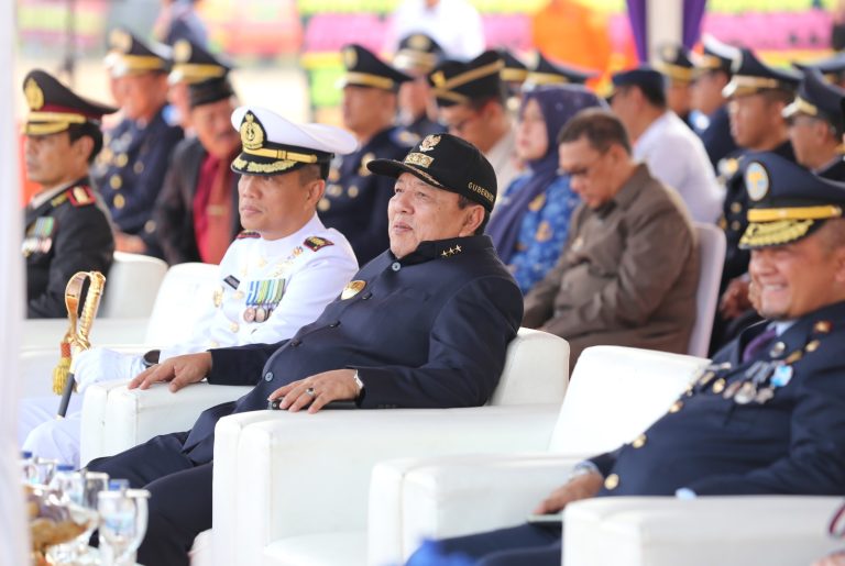 Gubernur Lampung, Arinal Djunaidi, menghadiri upacara memperingati Hari Perhubungan Nasional (Harhubnas) 2023 di Dermaga B Pelabuhan Panjang, Kota Bandarlampung, Senin (18/9/2023). (Foto: Ist)