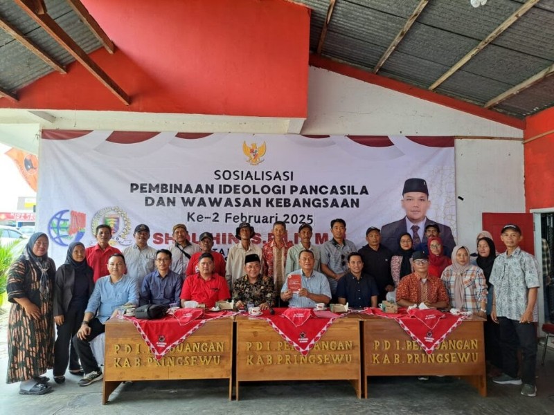Anggota DPRD Lampung, Sholihin, menyosialisasikan Pembinaan Ideologi Pancasila dan Wawasan Kebangsaan di Desa Gumuk Rejo, Pagelaran, Sabtu (15/2/2025). (Istimewa)