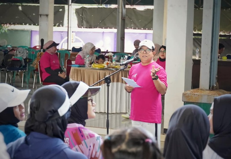 Pj Gubernur Lampung, Samsudin, membuka "Quarterspin Tournament" di Lapangan Indoor Tennis Pemprov Lampung, Sabtu (15/2/2025). (Diskominfotik Lampung)