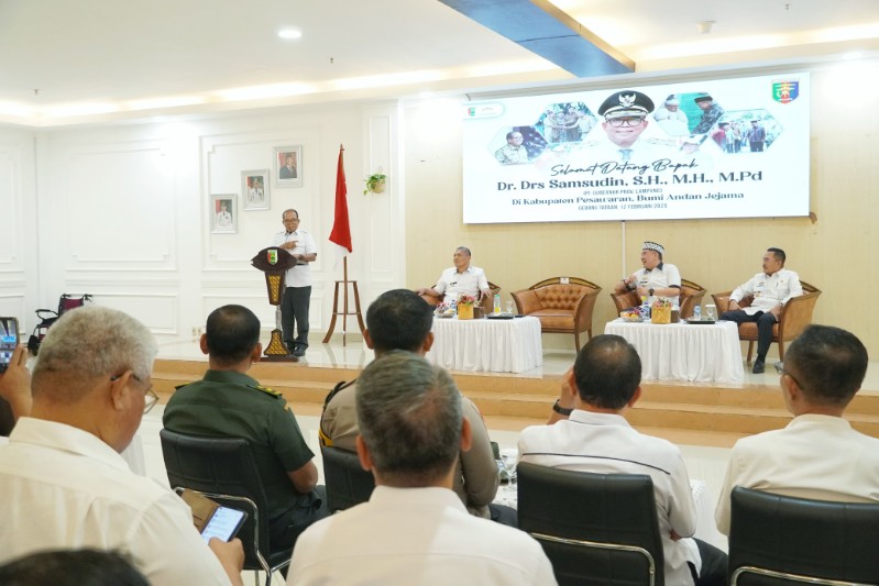 Pj Gubernur Lampung, Samsudin, bersilaturahmi dengan bupati, wakil bupati, sekretaris daerah, jabatan pimpinan tinggi, dan para camat di Kantor Bupati Pesawaran, Rabu (12/2/2025). (Diskominfotik Lampung)