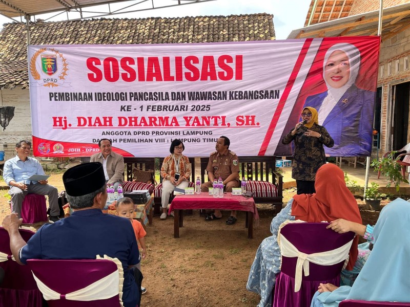 Anggota DPRD Lampung, Diah Dharma Yanti, menyosialisasikan PIPWK di Dusun V Desa Sribhawono, Lampung Timur, Selasa (11/2/2025). (Istimewa)