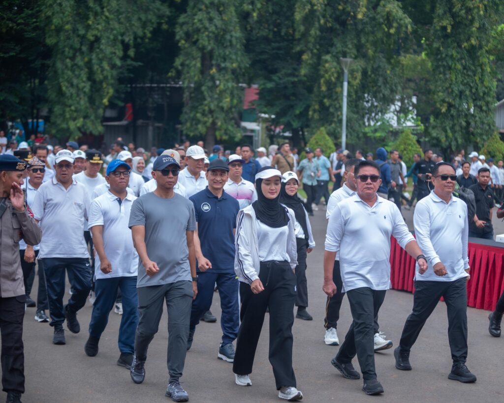 Rahmat Mirzani Djausal dan Jihan Nurlela mengikuti gladi kotor pelantikan di Halaman Monas, Gambir, Jakarta Pusat, Selasa (18/2/2025) pagi. (Diskominfotik Lampung)
