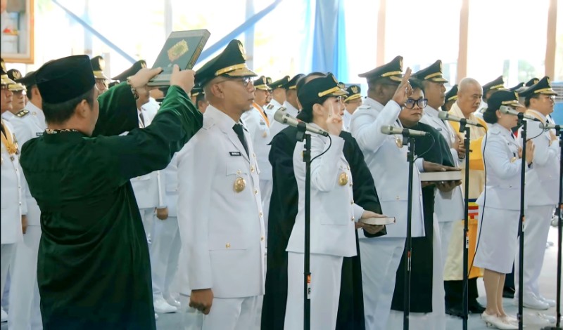 Presiden RI, Prabowo Subianto, melantik Gubernur Lampung, Rahmat Mirzani Djausal, di Istana Kepresidenan, Jakarta Pusat, Kamis (20/2/2025). (Diskominfotik Lampung)