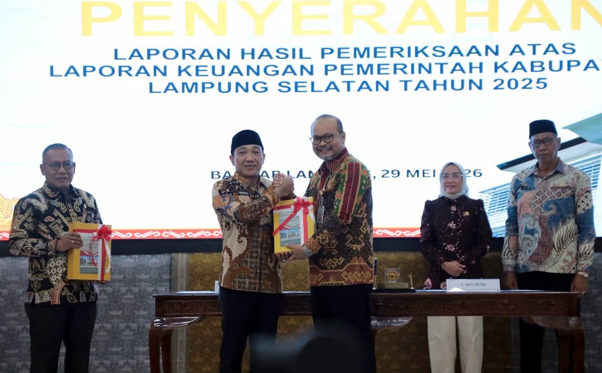 Wakil Bupati Lamsel M Syaiful Anwar terima WTP BPK 2025