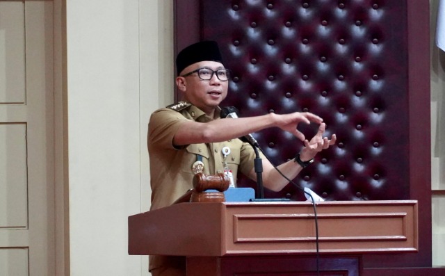 Gubernur Lampung, Rahmat Mirzani Djausal, memberikan arahan dalam rakor Peningkatan Produksi Pangan 2026 di Gedung Pusiban