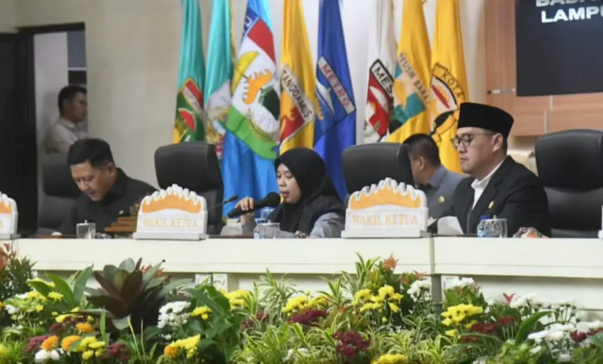 Maulidah Zauroh pimpin rapat paripurna DPRD Lampung bentuk Pansus bahas LHP BPK LKPD 2025
