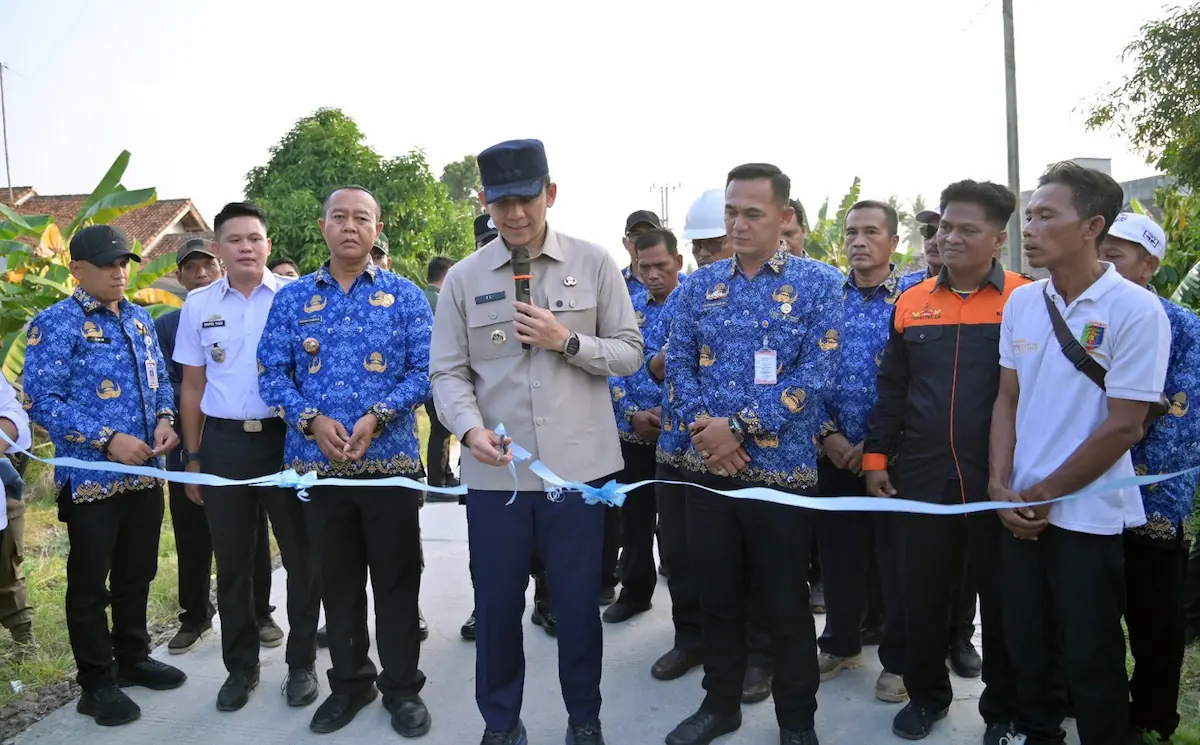 Bupati Lampung Selatan Radityo Egi Pratama potong pita resmikan jalan Bandar Agung-Kuala Jaya Sragi