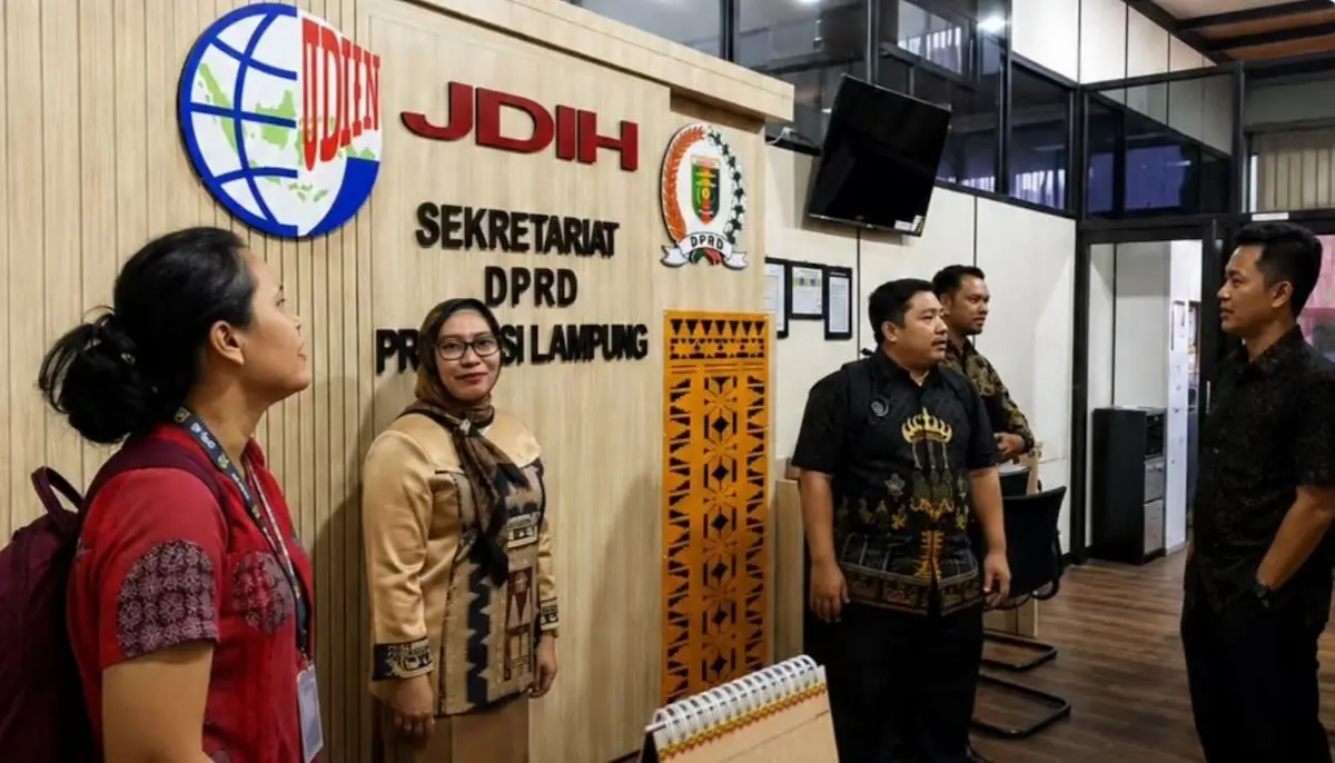 Sekretariat DPRD Lampung menerima Tim JDIH Setjen DPD RI di DPRD setempat
