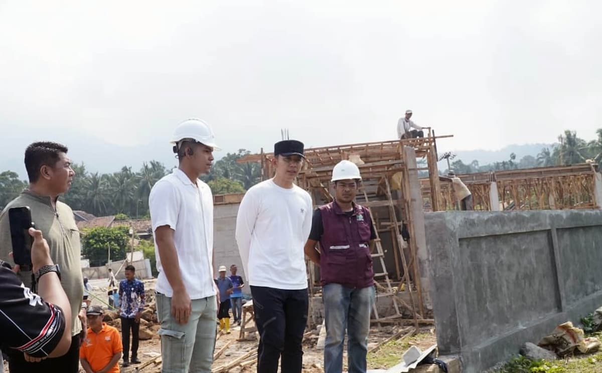 Bupat Egi meninjau lokasi pembangunan KNMP di Desa Kunjir