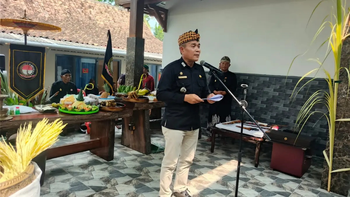 Kepala Badan Kesbangpol Lampung Achmad Saefullah membacakan sambutan Gubernur saat acara Generasi Muda Lestarikan Budaya Bangsa di Pringsewu