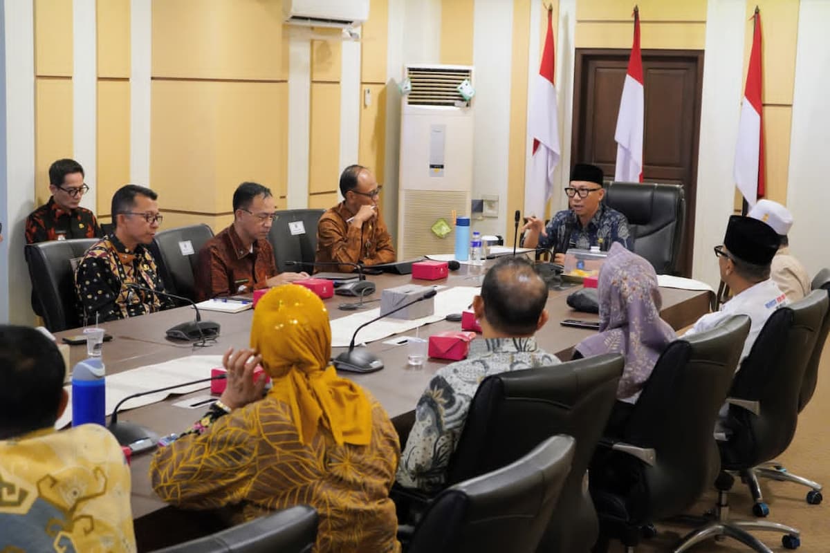 Gubernur Mirza bertemu APTISI Wilayah II-B Lampung di Ruang Rapat Sakai Sambayan