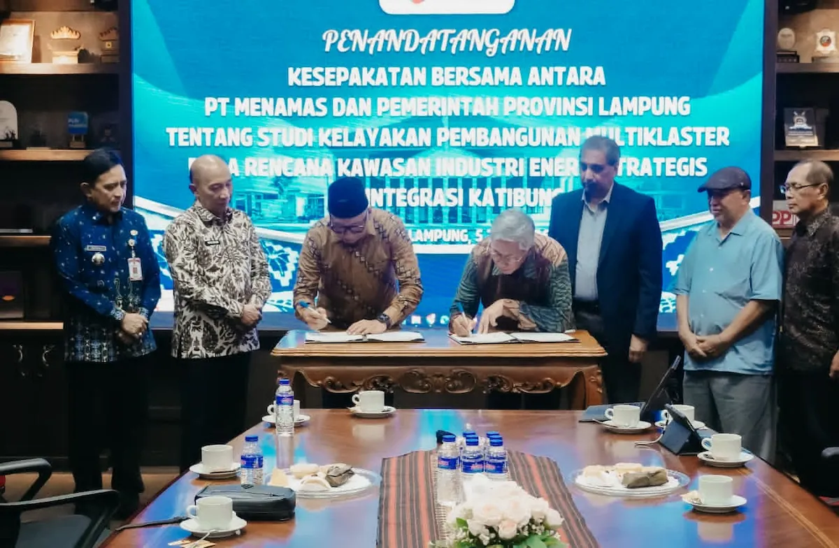 Gubernur Lampung bersama Direktur Utama PT Menamas Bakti.meneken kesepakatan di Ruang Kerja Gubernur Lampung