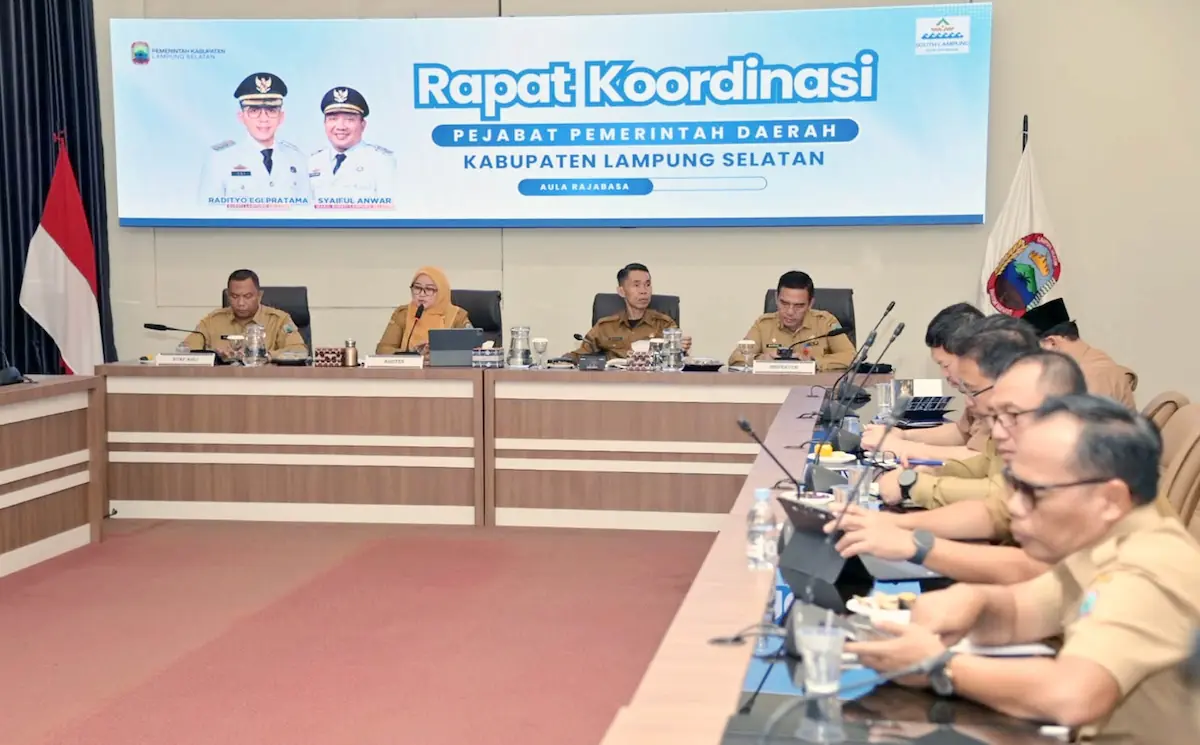 Rapat koordinasi mingguan Pemkab Lamsel di Aula Rajabasa, Kantor Bupati Lamsel