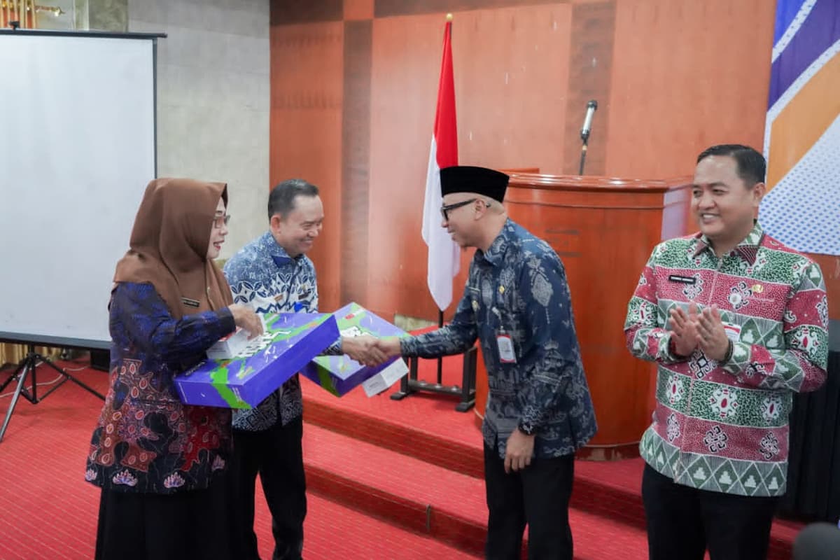 Gubernur Mirza hadiri Evaluasi Program dan Kinerja serta Rencana Strategis 2027 Satuan Pendidikan Jenjang SMA/SMK/SLB Negeri