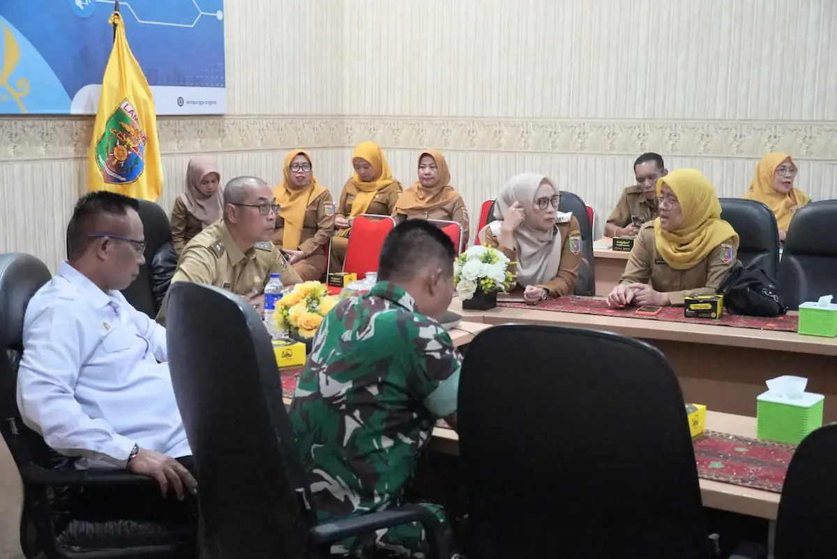 Staf Ahli Gubernur Lampung Yanyan Ruchyansyah ikuti Rakor Pengendalian Inflasi Daerah 2026 secara virtual dari Command Center Diskominfotik