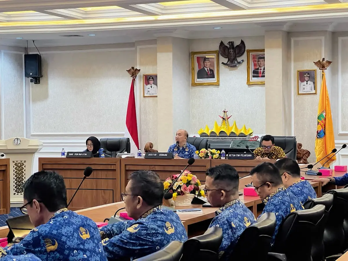 Rapat sosialisasi penyesuaian daerah di Ruang Rapat Utama Kantor Gubernur Lampung