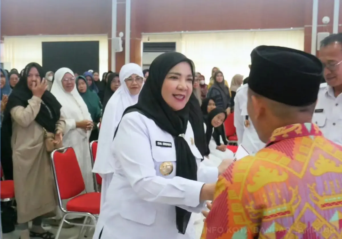 Eva Dwiana salami jemaah manasik umrah