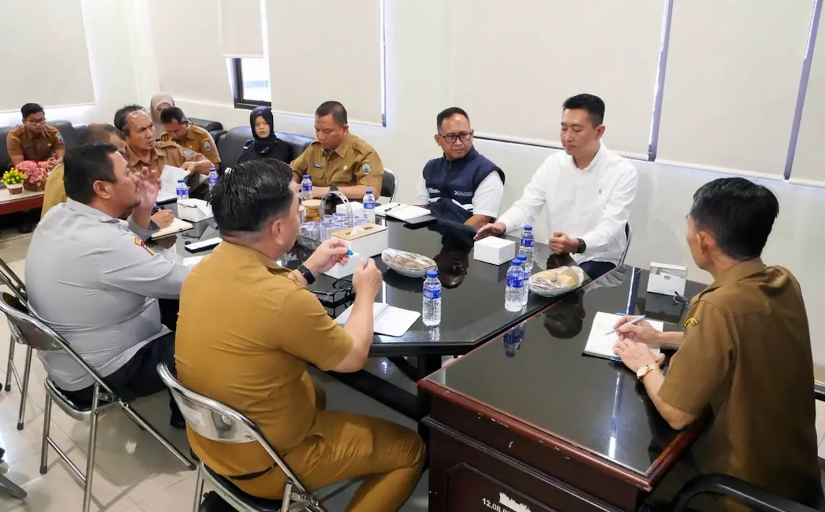 Rapat koordinasi Pemkab Lamsel dengan DAMRI membahas rencana pembukaan layanan AKAP dari Kalianda ke Jakarta dan Bandung