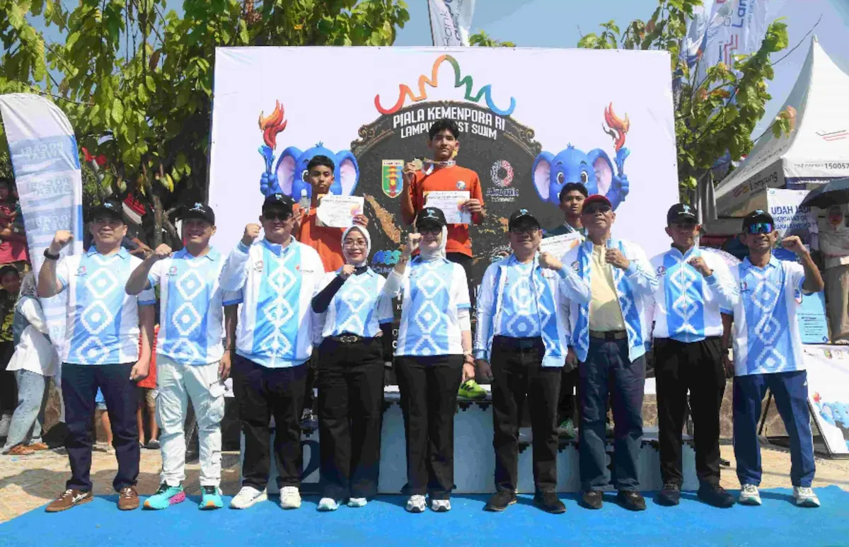 Anggota DPRD Lampung Munir Abdul Haris menghadiri pembukaan Kejuaraan Renang Piala Kemenpora 2026 di Kolam Renang Pahoman