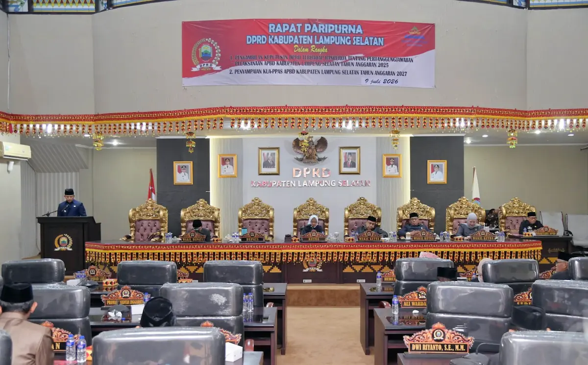 Bupati Lamsel Radityo Egi Pratama Rapat Paripurna DPRD penetapan Raperda Pertanggungjawaban APBD 2025