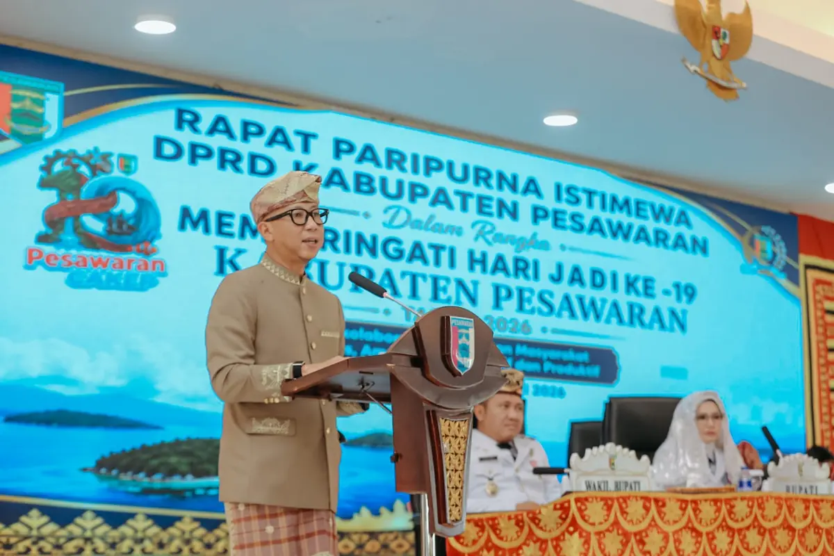 Gubernur Lampung Rahmat Mirzani Djausal memberikan sambutan pada HUT ke-19 Pesawaran di GSG Pemkab Pesawaran
