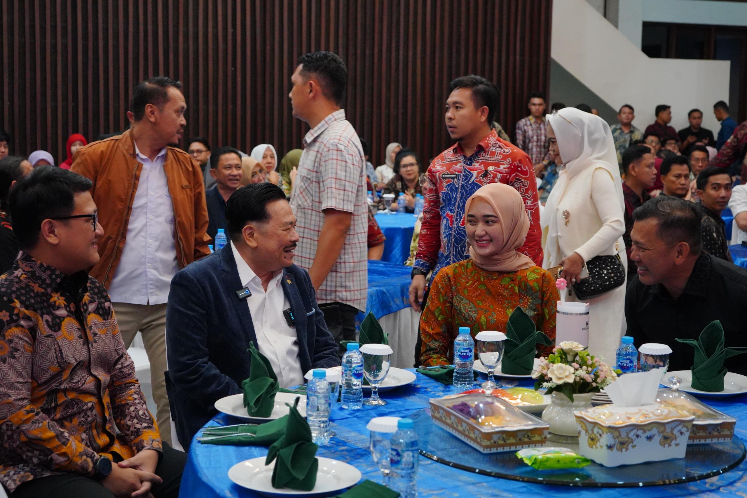 Ketua DPRD Lampung Ahmad Giri Akbar bersama Wamenko Otto Hasibuan menghadiri silaturahmi di Mahan Agung