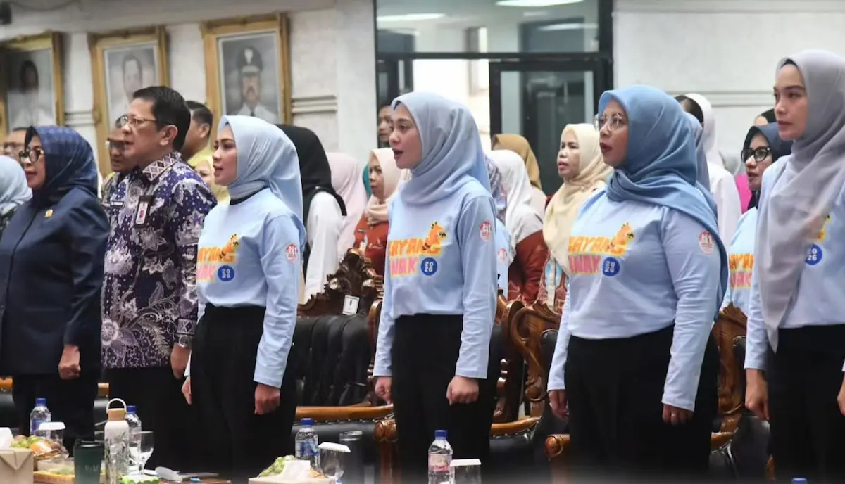 Ketua IKAD Lampung Irene Fransisca bersama Bunda Forum Anak Lampung saat menghadiri Peringatan Hari Anak Nasional ke-42 di Balai Keratun