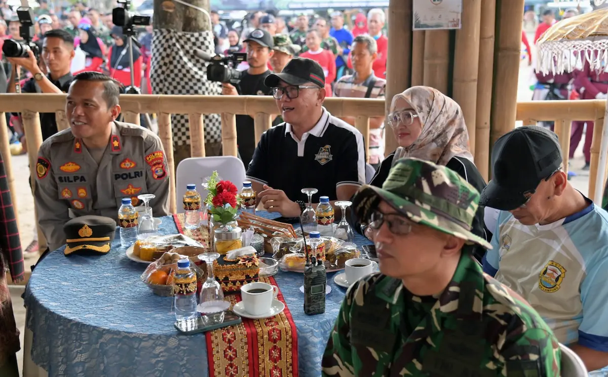 Staf Ahli Bupati Lampung Selatan Anasrullah menghadiri peluncuran Gerakan Radin Inten Asri di Pantai Pasir Putih Katibung
