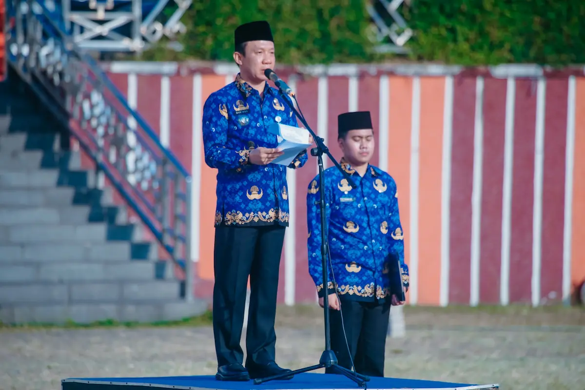 Sekdaprov Lampung Marindo Kurniawan membacakan sambutan Menkop RI pada Hari Koperasi ke-79 di Lapangan Korpri