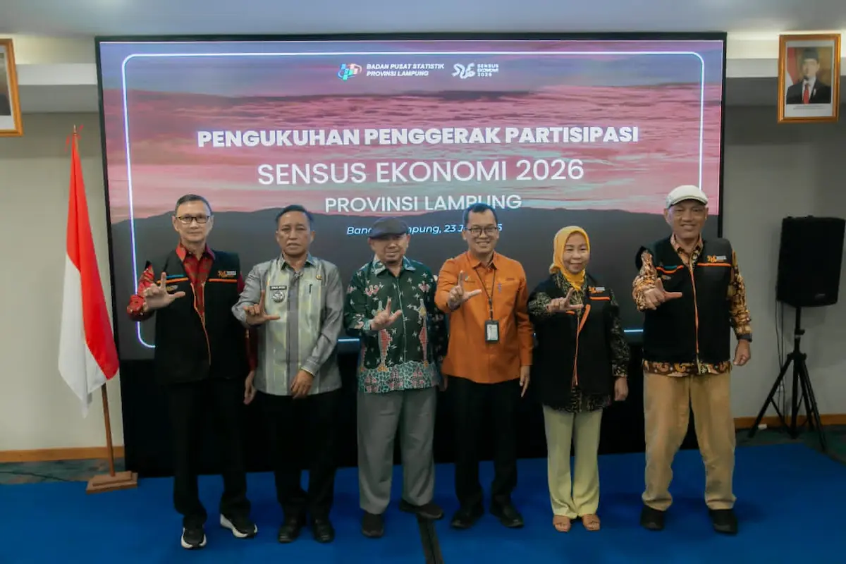 Kepala Diskominfotik Lampung Ganjar Jationo dan Kepala BPS Lampung Riswan Prasetyo saat Pengukuhan PPSE26 di Hotel Golden Tulip Bandarlampung