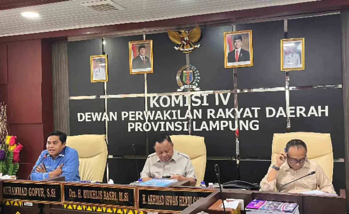 Ketua Komisi IV DPRD Lampung Mukhlis Basri memimpin RDP bersama Dinas ESDM, Dishub dan Biro Administrasi Pembangunan