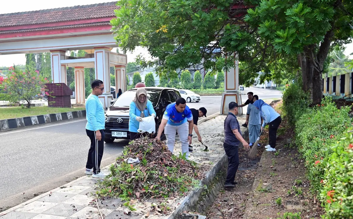 Ratusan ASN Lamsel serentak menggelar Gema HELAU pada empat zona utama di Kota Kalianda