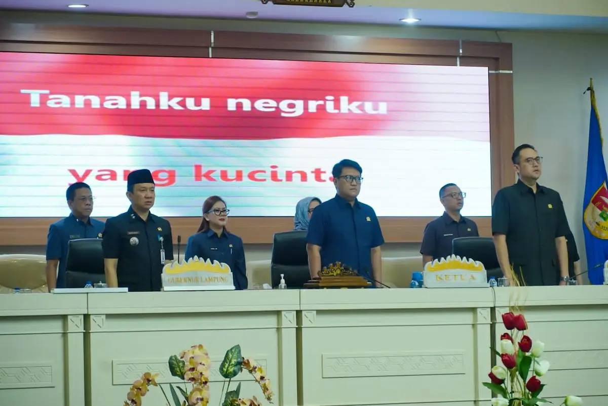Sekdaprov Lampung menghadiri Rapat Paripurna DPRD pembahasan Raperda Pertanggungjawaban APBD 2025 di Ruang Sidang DPRD Lampung