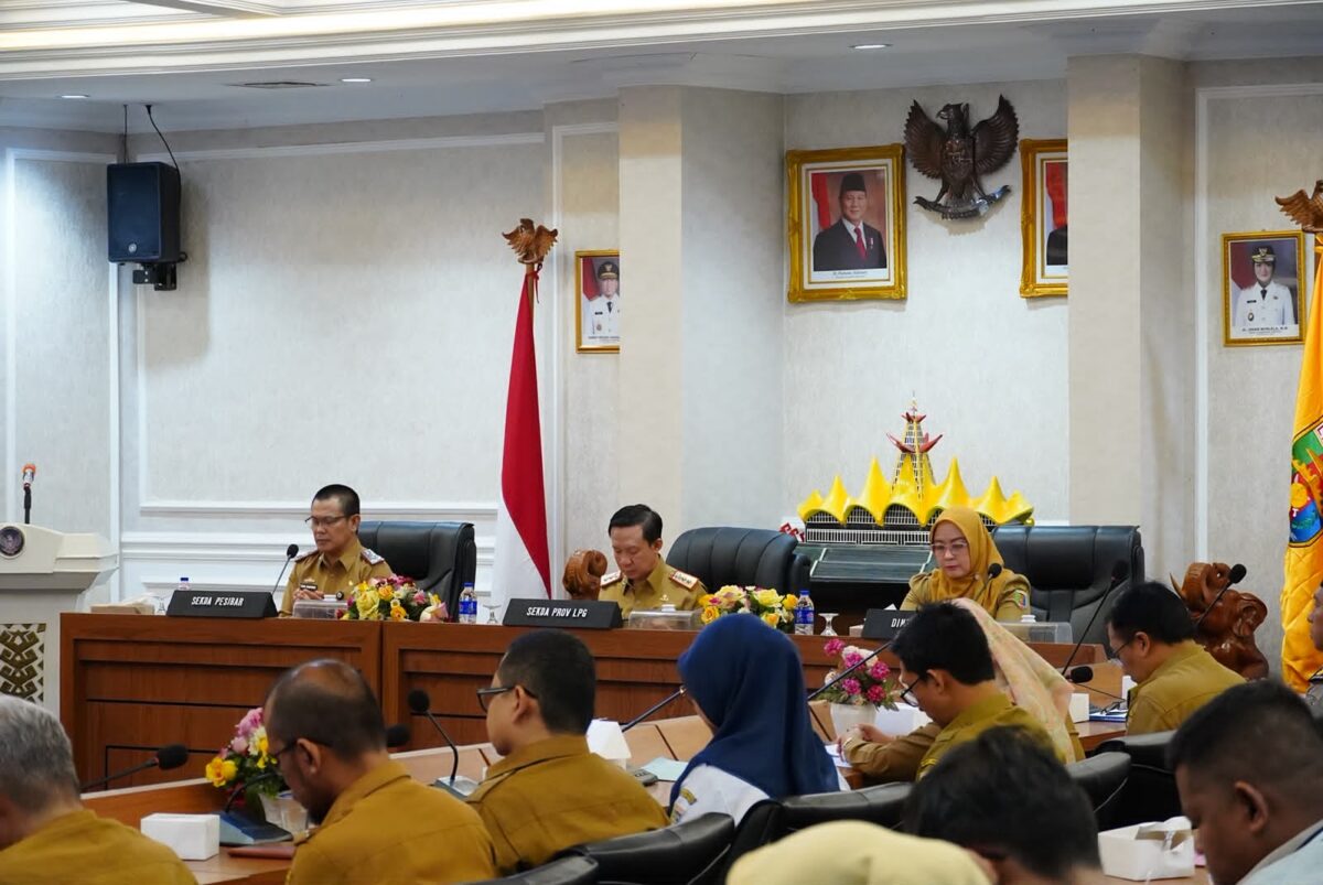 Sekdaprov Lampung Marindo Kurniawan membuka rapat pleno FPR pembahasan Raperda RTRW Pesisir Barat