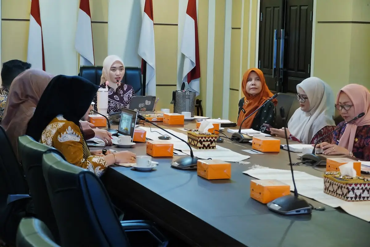 Wagub Lampung Jihan Nurlela saat memimpin Rakor TP2TB Tanggamus secara virtual dari Ruang Sakai Sambayan