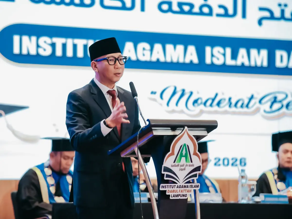 Gubernur Lampung Rahmat Mirzani Djausal memberikan sambutan pada Wisuda ke-15 IAI Darul Fattah Lampung di Hotel Novotel Bandarlampung
