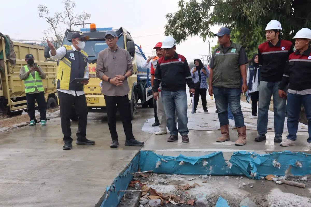 Gubernur Lampung Rahmat Mirzani Djausal meninjau progres jalan Metro-Kota Gajah dan Jalan Pattimura