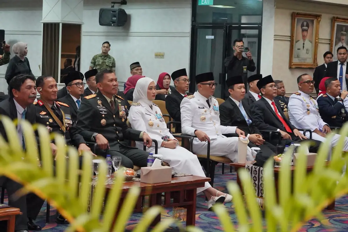Gubernur Lampung Rahmat Mirzani Djausal dan Wagub Jihan Nurlela menyaksikan virtual detik-detik proklamasi di Balai Keratun