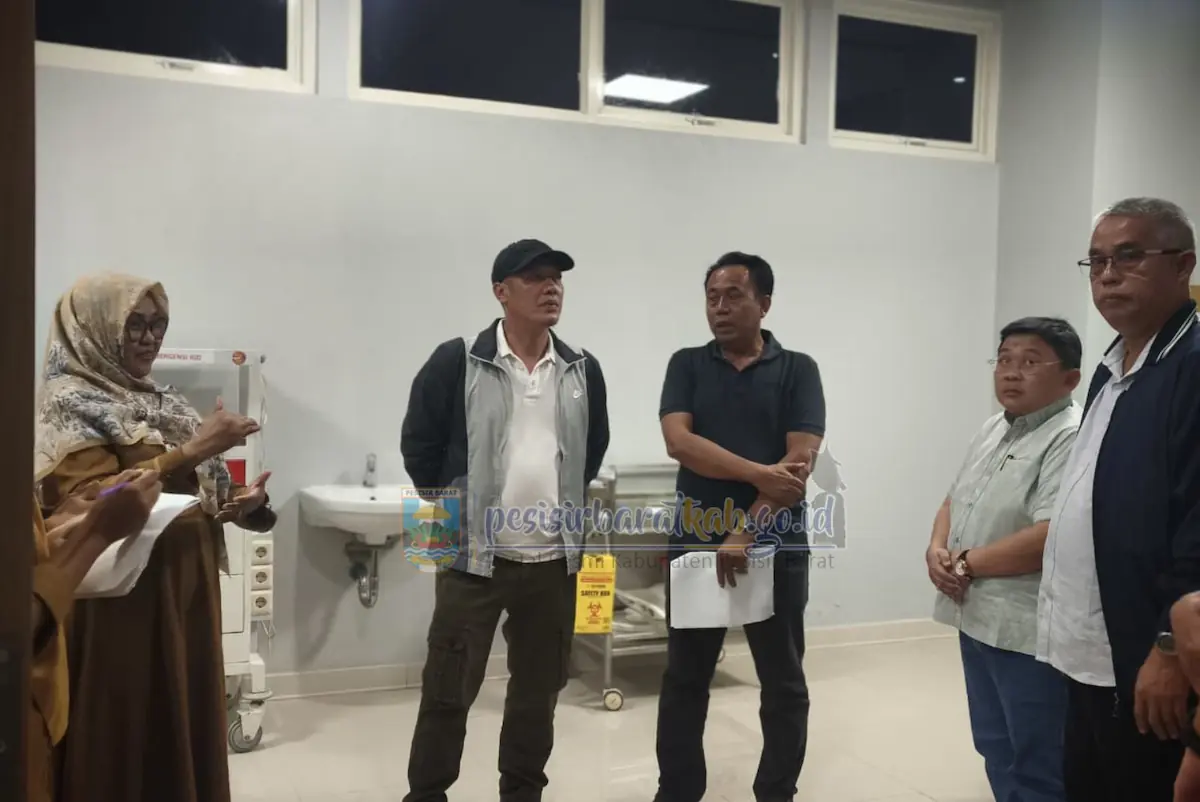 Bupati Pesisir Barat Dedi Irawan meninjau langsung kesiapan RSUD KH Muhammad Thohir Krui, Selasa (9/6/2026).