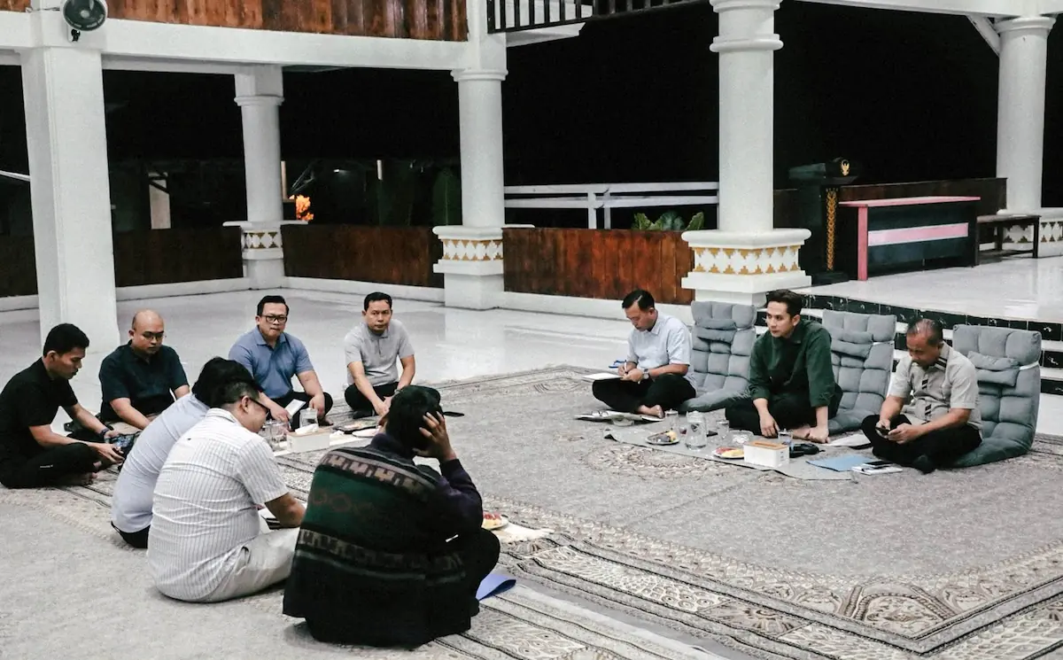 Bupati Lamsel Radityo Egi Pratama audiensi dengan pengurus Karang Taruna Lamsel di Rumah Dinas Bupati