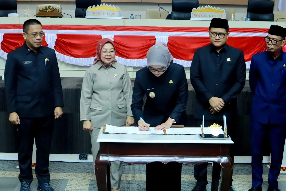 Wagub Jihan Nurlela dan Ketua DPRD Ahmad Giri Akbar meneken Nota kesepakatan Perubahan KUA-PPAS APBD 2026 dalam Rapat Paripurna DPRD Lampung