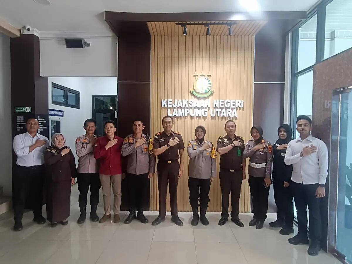 Kapolres Lampung Utara Raswidiati Anggraini bersilaturahmi ke Kepala Kejari Lampung Utara Edy Subhan di Kantor Kejari Lampung Utara