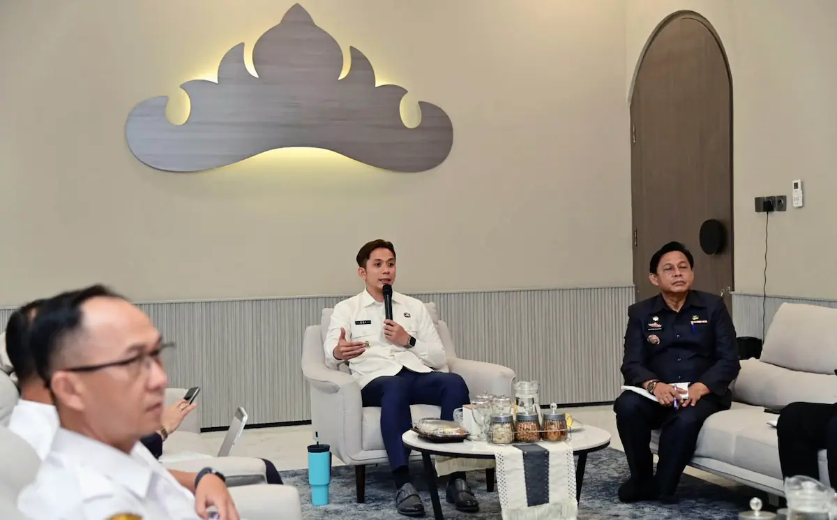 Bupati Egi mengikuti Rapat Dewan Pengurus Apkasi melalui Zoom Meeting dari Lamban Rakyat Lampung Selatan