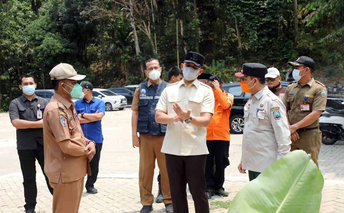 Bupati Lampung Selatan Radityo Egi Pratama saat meninjau kesiapsiagaan bencana di Kecamatan Rajabasa