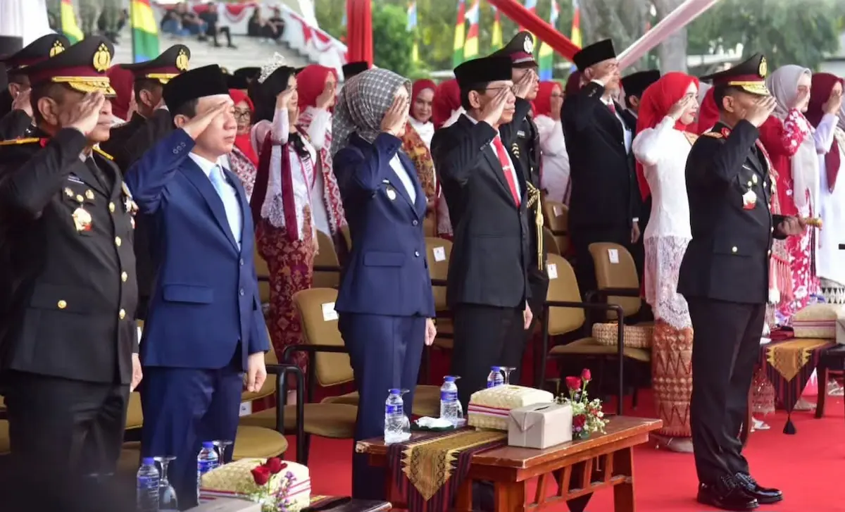 Wakil Ketua Komisi I DPRD Lampung Ade Utami Ibnu menghadiri upacara penurunan bendera HUT ke-81 RI di Lapangan Korpri