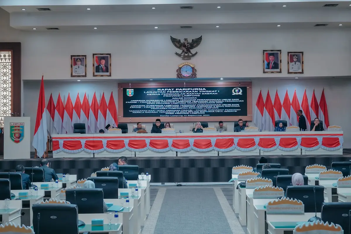 Rapat paripurna dengan agenda membahas Perubahan APBD 2026 dan sejumlah Raperda di DPRD Lampung