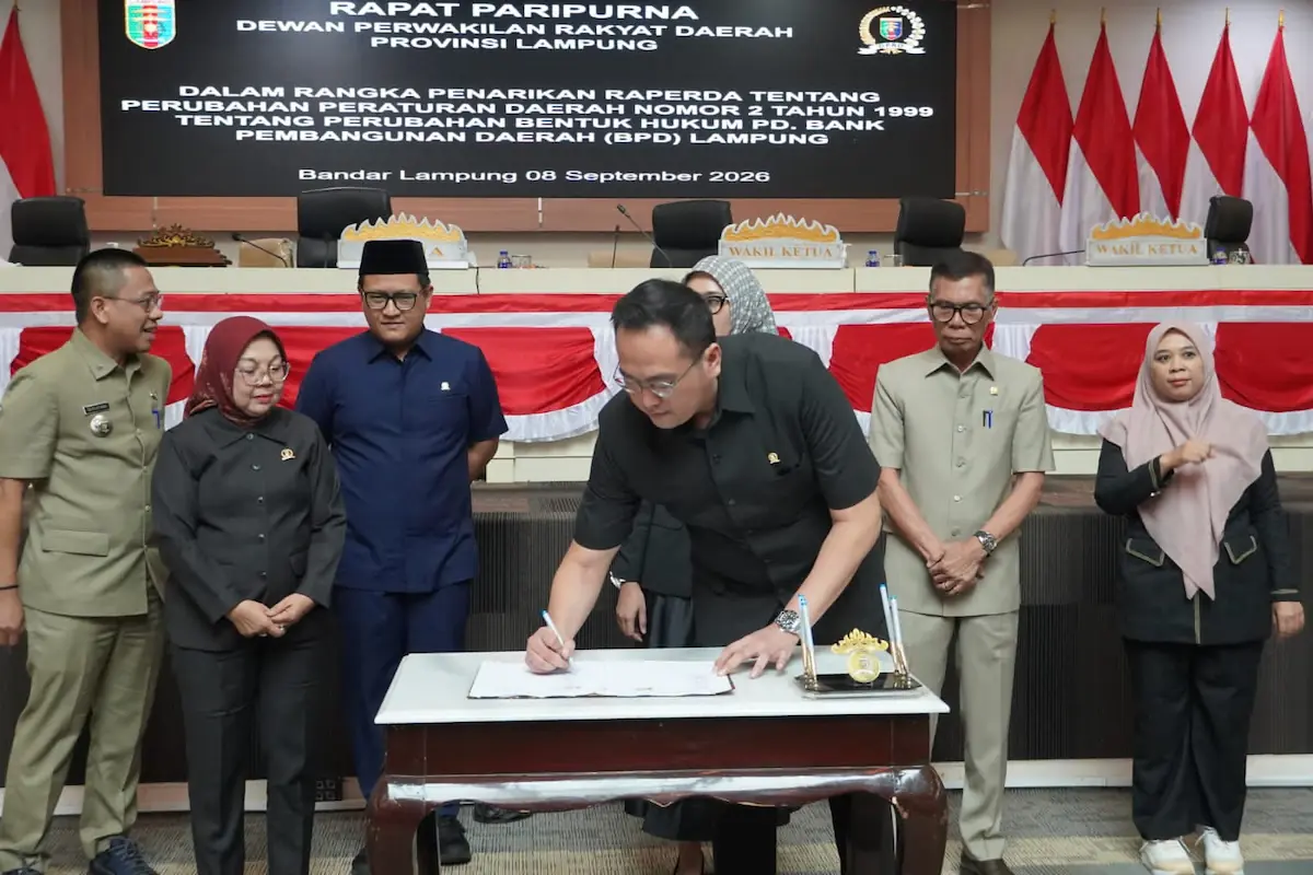 DPRD Lampung menyetujui penarikan Raperda prakarsa Pemprov tentang perubahan bentuk hukum BPD Lampung dalam rapat paripurna di Ruang Sidang DPRD