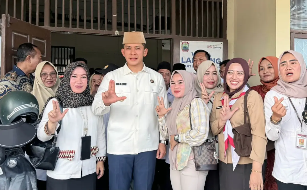Bupati Lampung Selatan Radityo Egi Pratama saat sidak ke Kantor Kecamatan Sragi