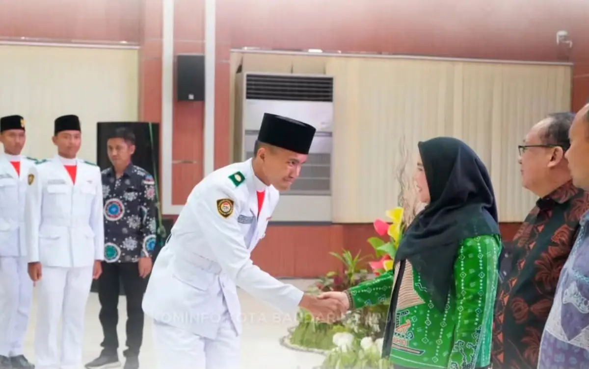 Wali Kota Bandarlampung Hj Eva Dwiana ramah tamah bersama anggota Paskibraka dan Paswal di Aula Semergou