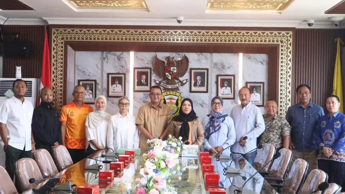 Wali Kota Bandarlampung Eva Dwiana menerima audiensi Panitia Kejuaraan Renang Wali Kota Cup di Ruang Rapat Wali Kota